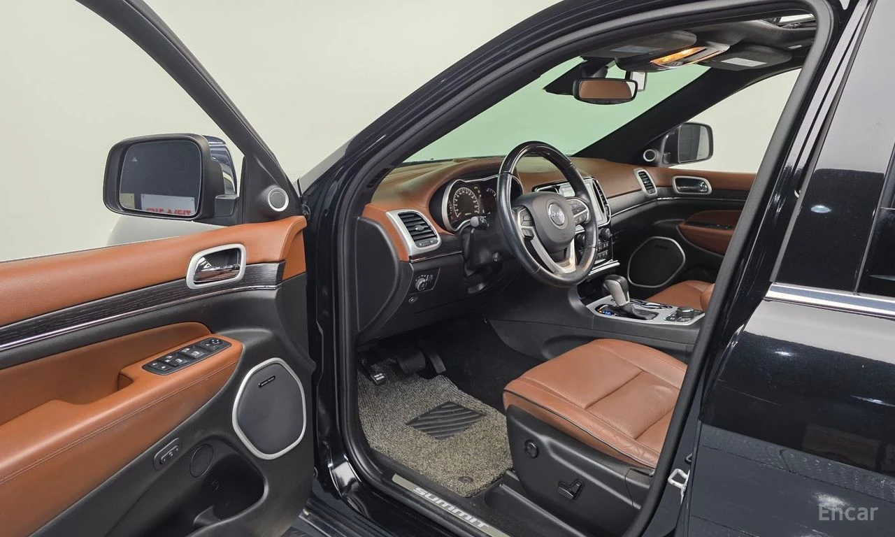 Jeep Grand cherokee 3.6* V6* 8ZF* SUMMIT* ДИСТРОНИК* ОБДУХВАНЕ* LANE* , снимка 6 - Автомобили и джипове - 55638809