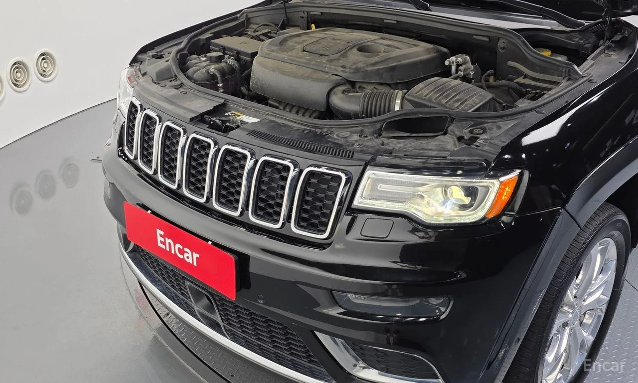 Jeep Grand cherokee 3.6* V6* 8ZF* SUMMIT* ДИСТРОНИК* ОБДУХВАНЕ* LANE* , снимка 17 - Автомобили и джипове - 55638809
