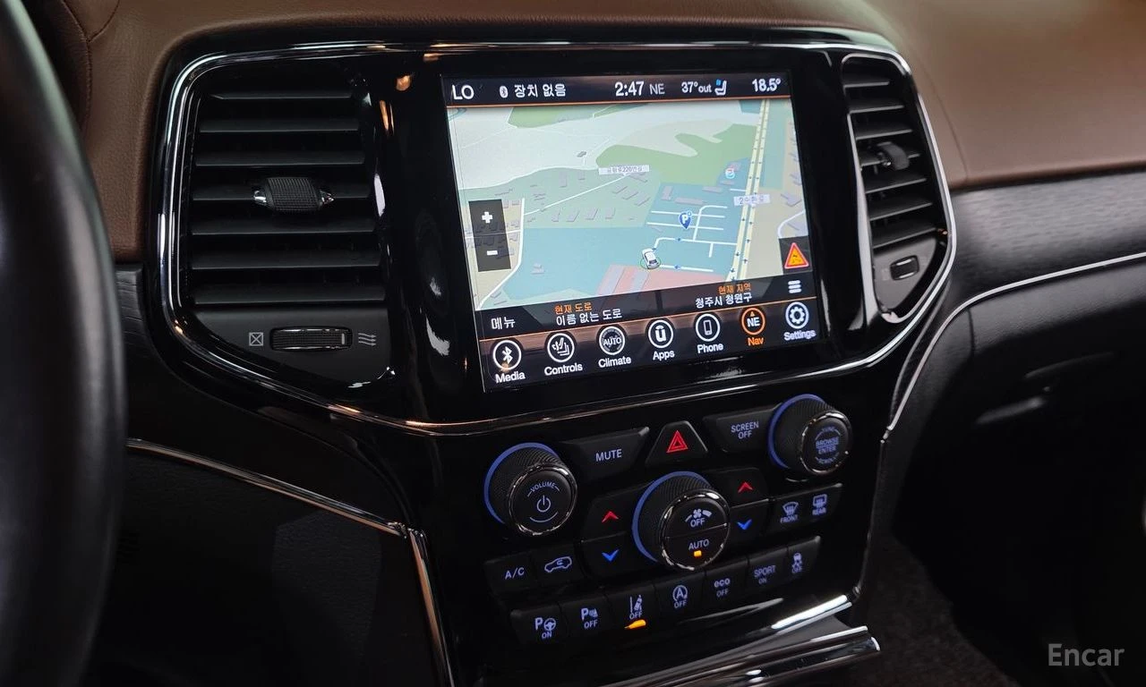 Jeep Grand cherokee 3.6* V6* 8ZF* SUMMIT* ДИСТРОНИК* ОБДУХВАНЕ* LANE* , снимка 9 - Автомобили и джипове - 55638809