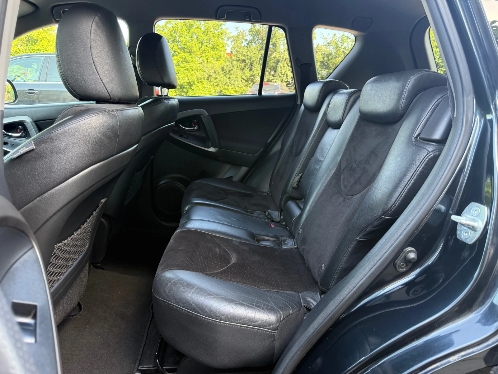 Toyota Rav4 EXECUTIVE AVTOMAT-KOJA-NAVI-AWD, снимка 9 - Автомобили и джипове - 55645037