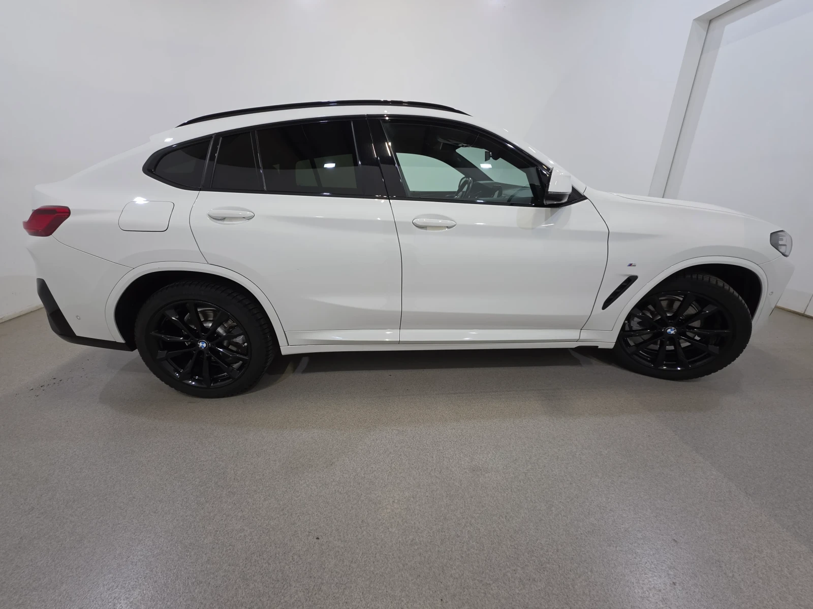 BMW X4 xDrive20d Mild-Hybrid M-Sport, снимка 5 - Автомобили и джипове - 56085245