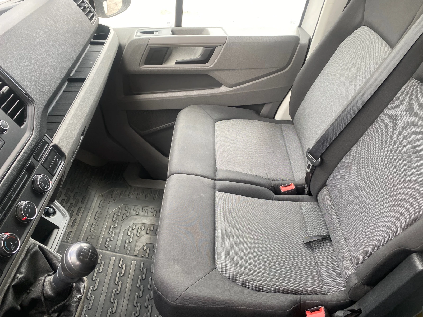 VW Crafter Джамия- клима, снимка 8 - Бусове и автобуси - 54295813