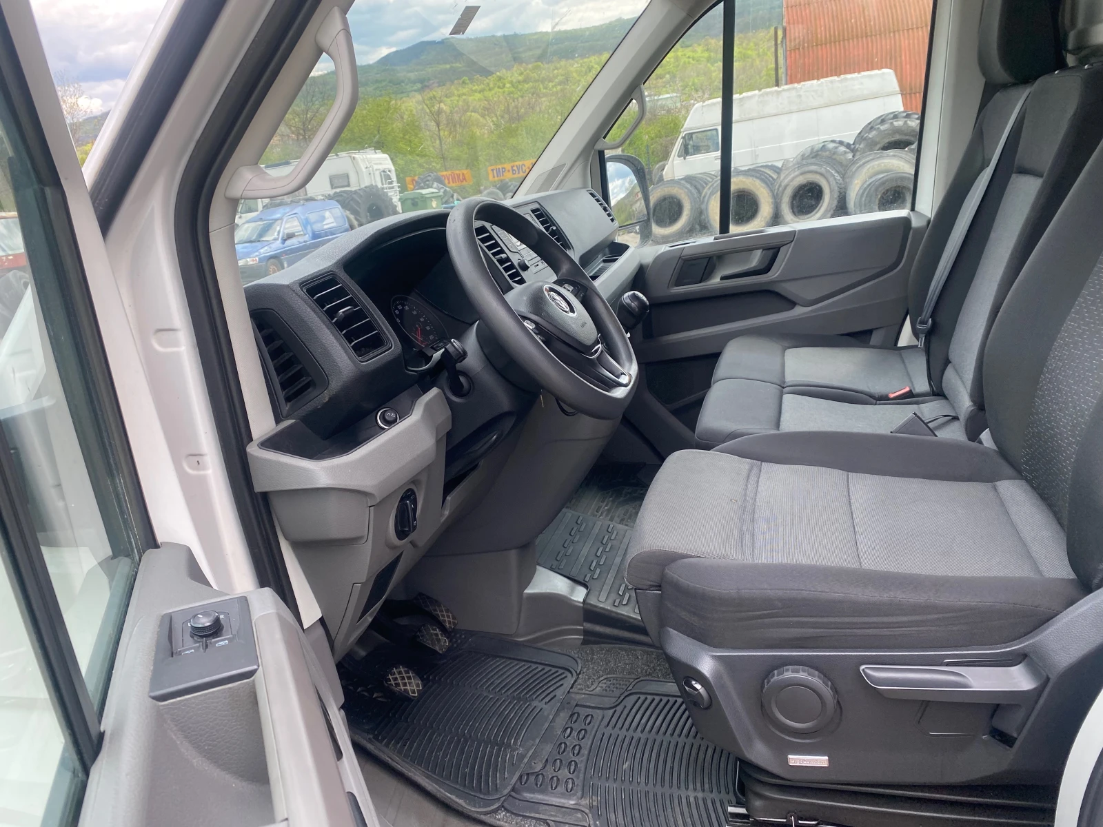 VW Crafter Джамия- клима, снимка 6 - Бусове и автобуси - 54295813