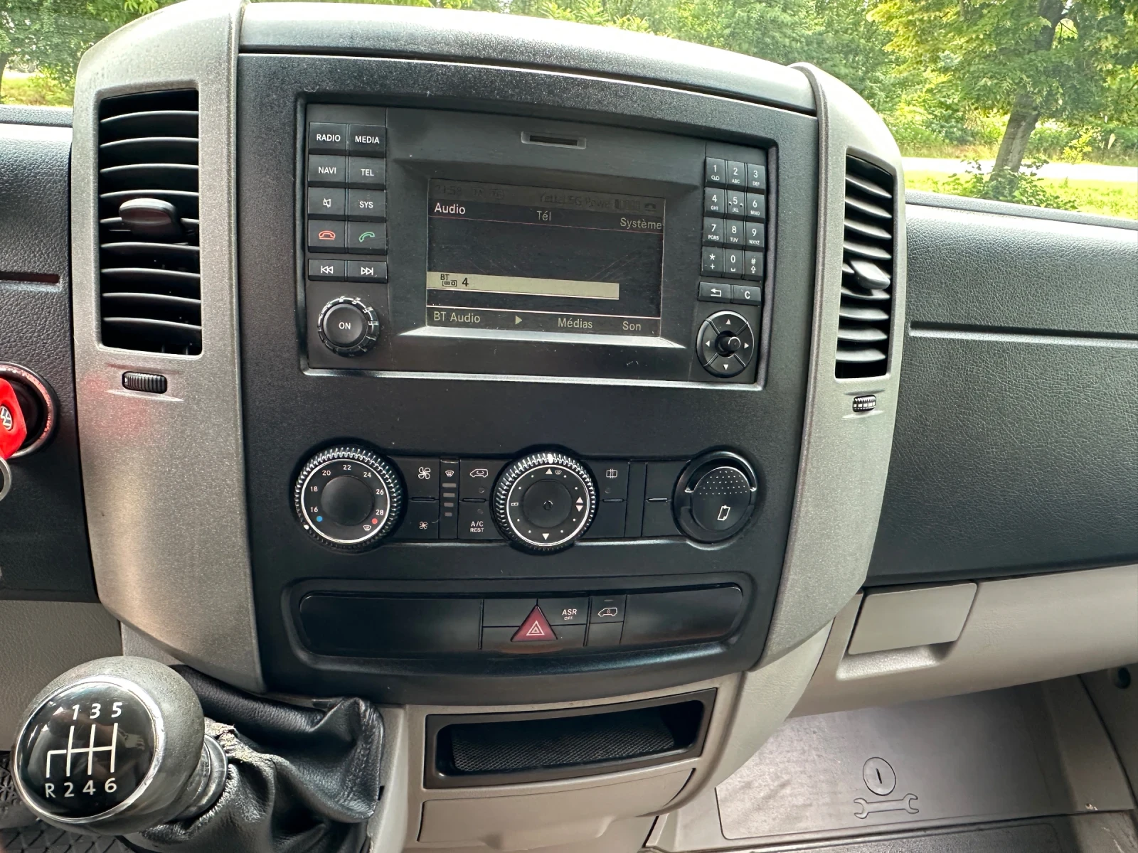 VW Crafter Crafter 50 свален на 3, 5т, снимка 16 - Бусове и автобуси - 55038549