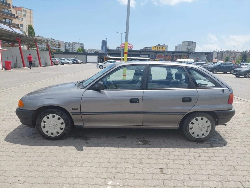 Opel Astra, снимка 2 - Автомобили и джипове - 46089602