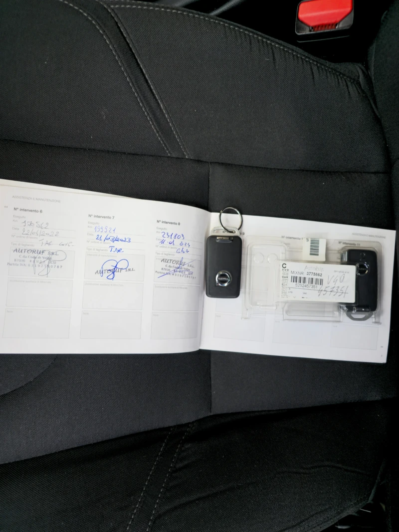 Volvo V40 Нов внос!!!Обслужен напълно!!!Лизинг!!!, снимка 13 - Автомобили и джипове - 51956601