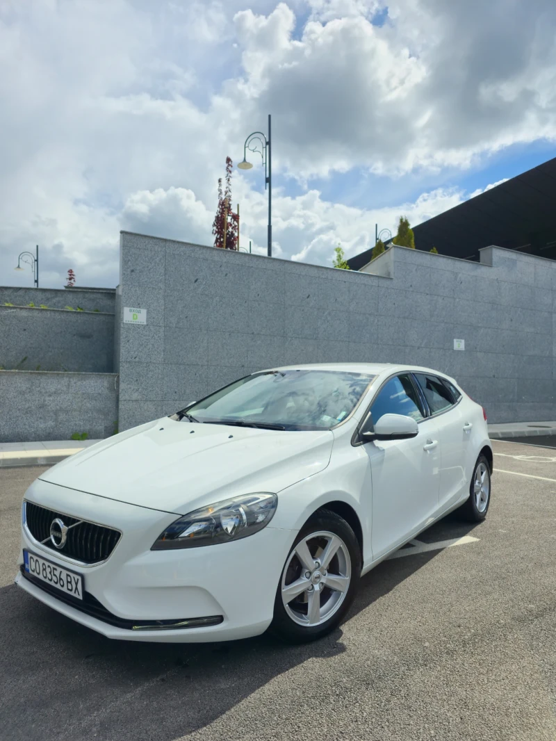 Volvo V40 Нов внос!!!Обслужен напълно!!!Лизинг!!!