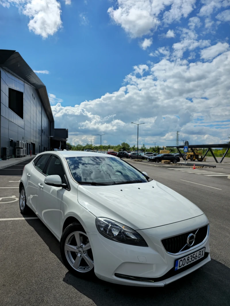 Volvo V40 Нов внос!!!Обслужен напълно!!!Лизинг!!!, снимка 7 - Автомобили и джипове - 51956601