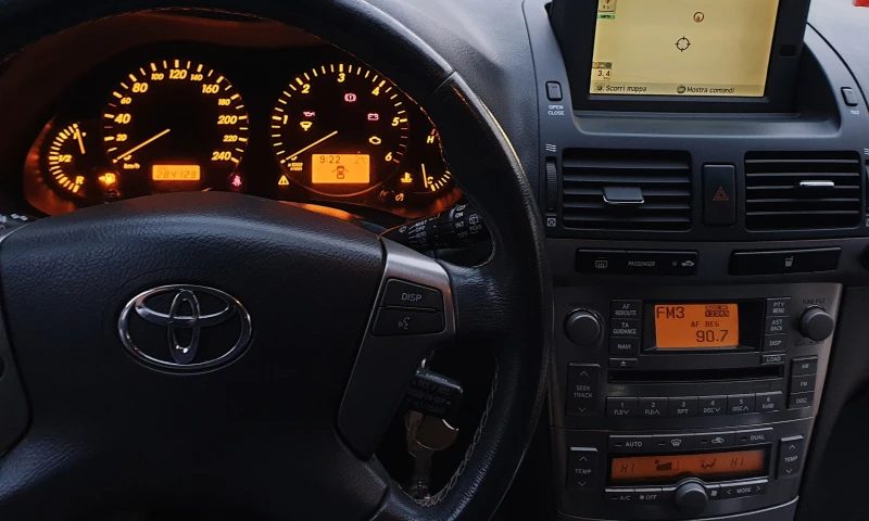 Toyota Avensis, снимка 13 - Автомобили и джипове - 53309612