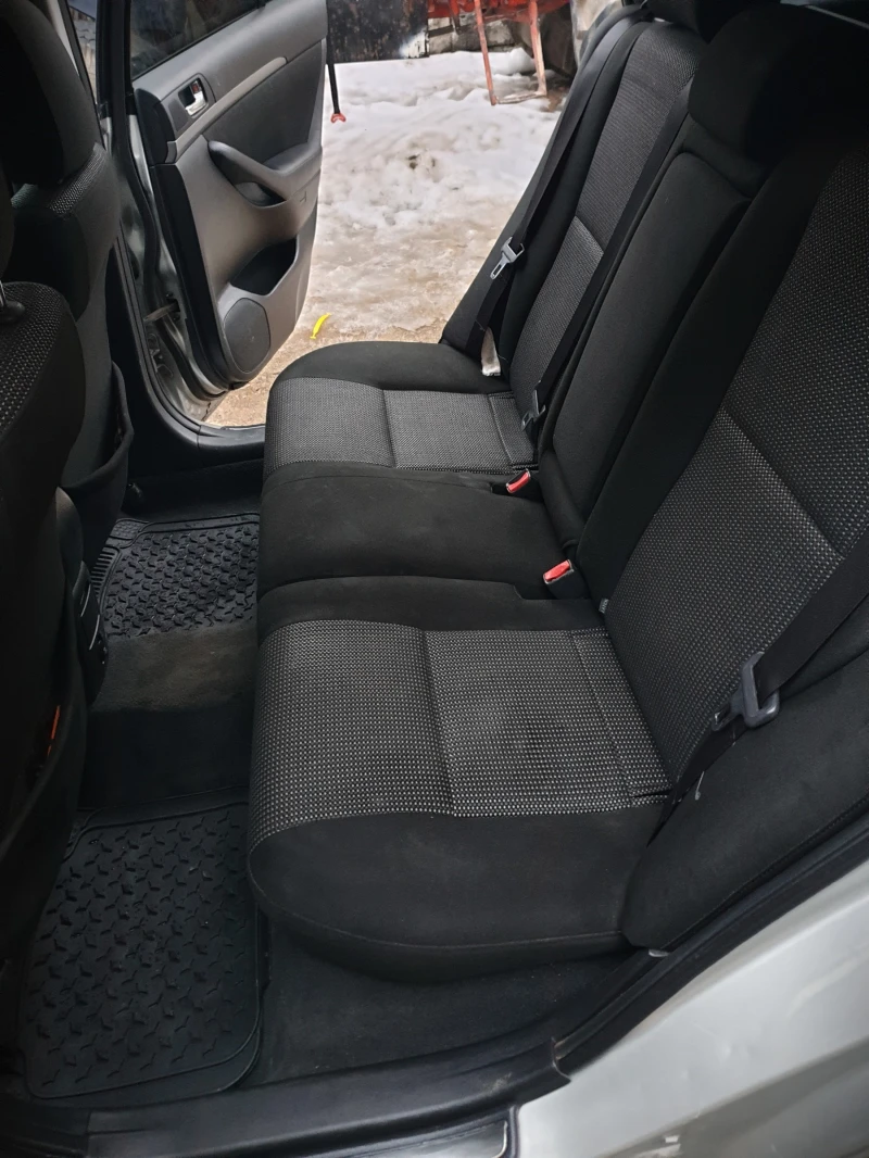 Toyota Avensis, снимка 14 - Автомобили и джипове - 53309612