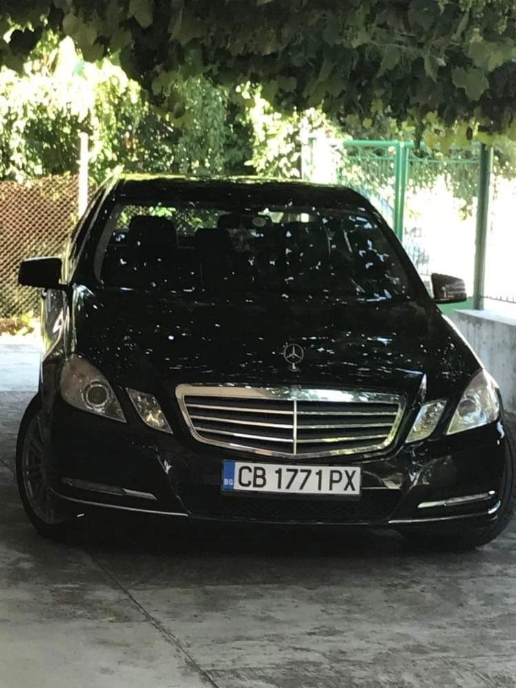 Mercedes-Benz E 220, снимка 1 - Автомобили и джипове - 46864802