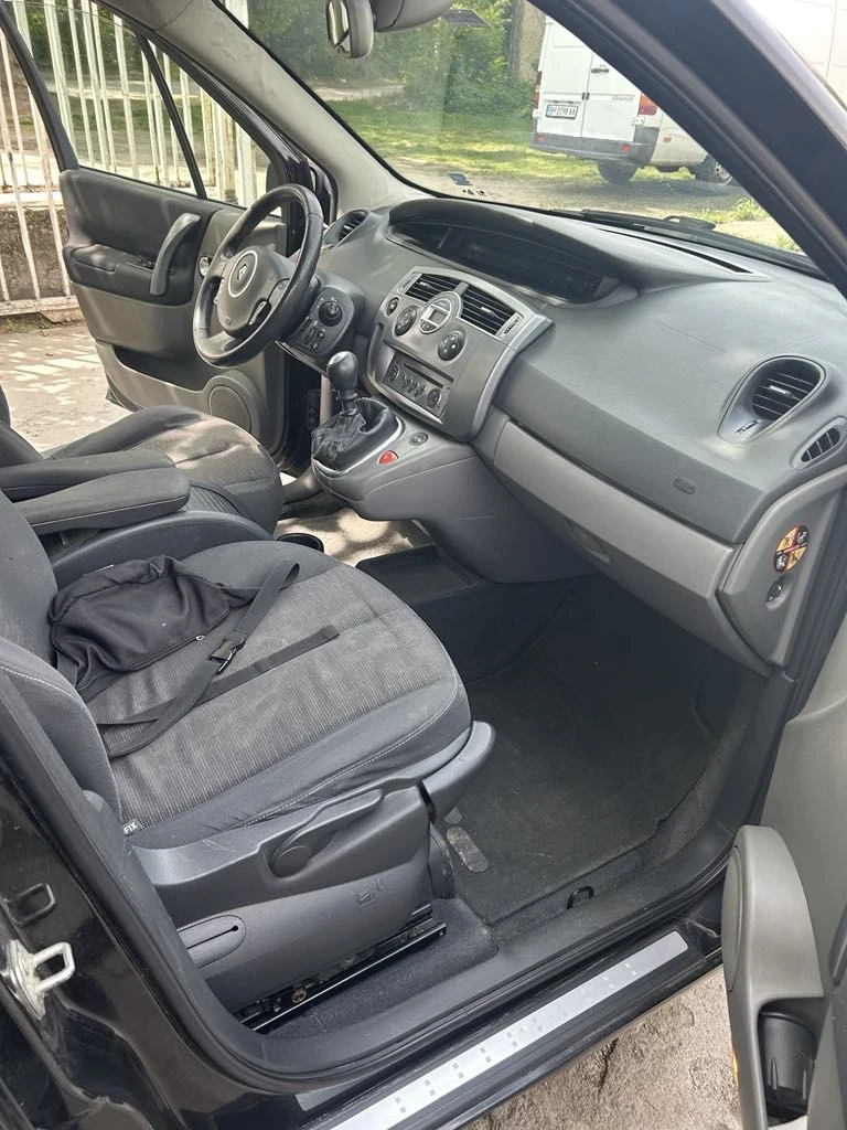 Renault Scenic, снимка 9 - Автомобили и джипове - 48592409