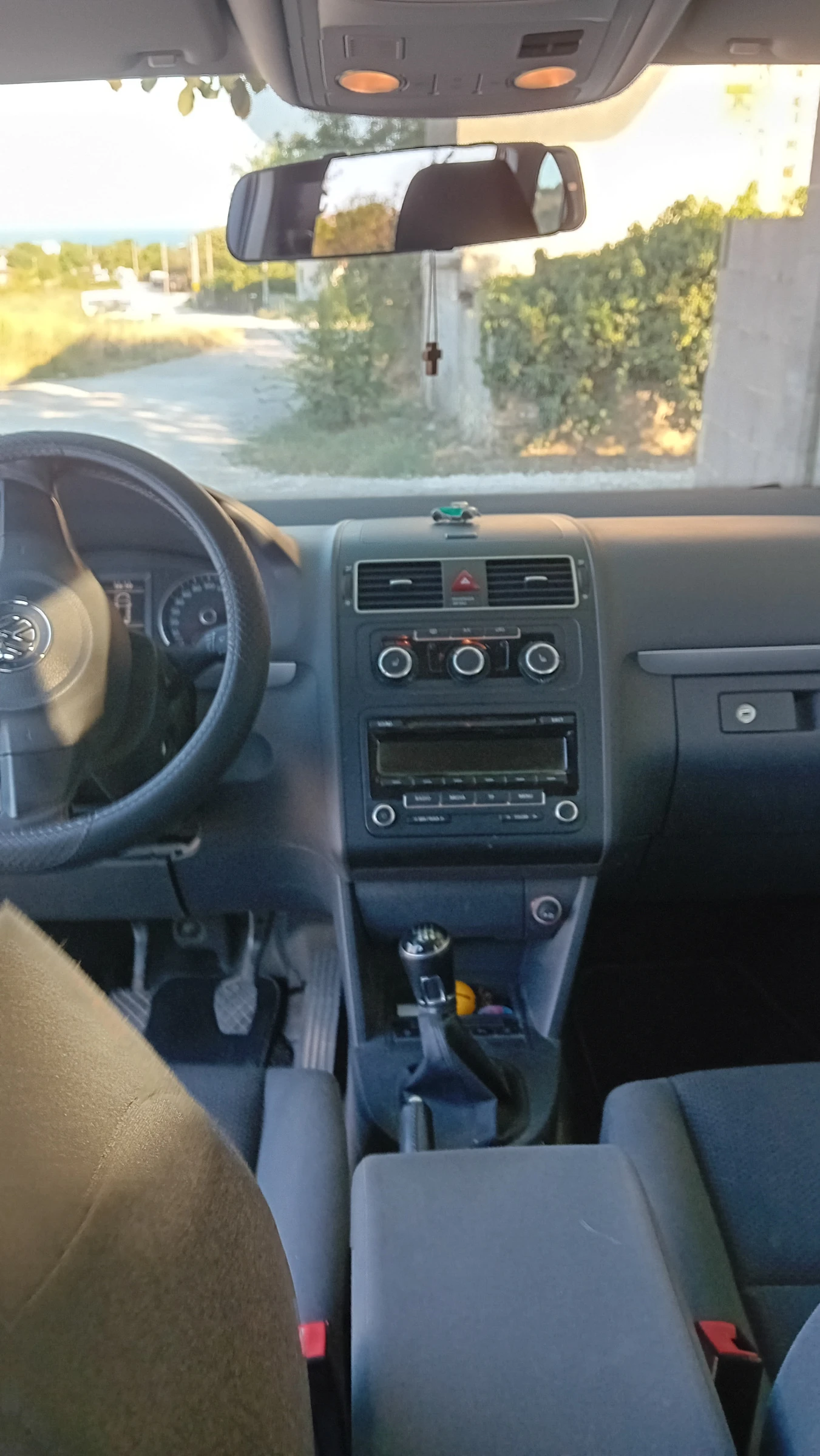 VW Touran, снимка 15 - Автомобили и джипове - 53293954