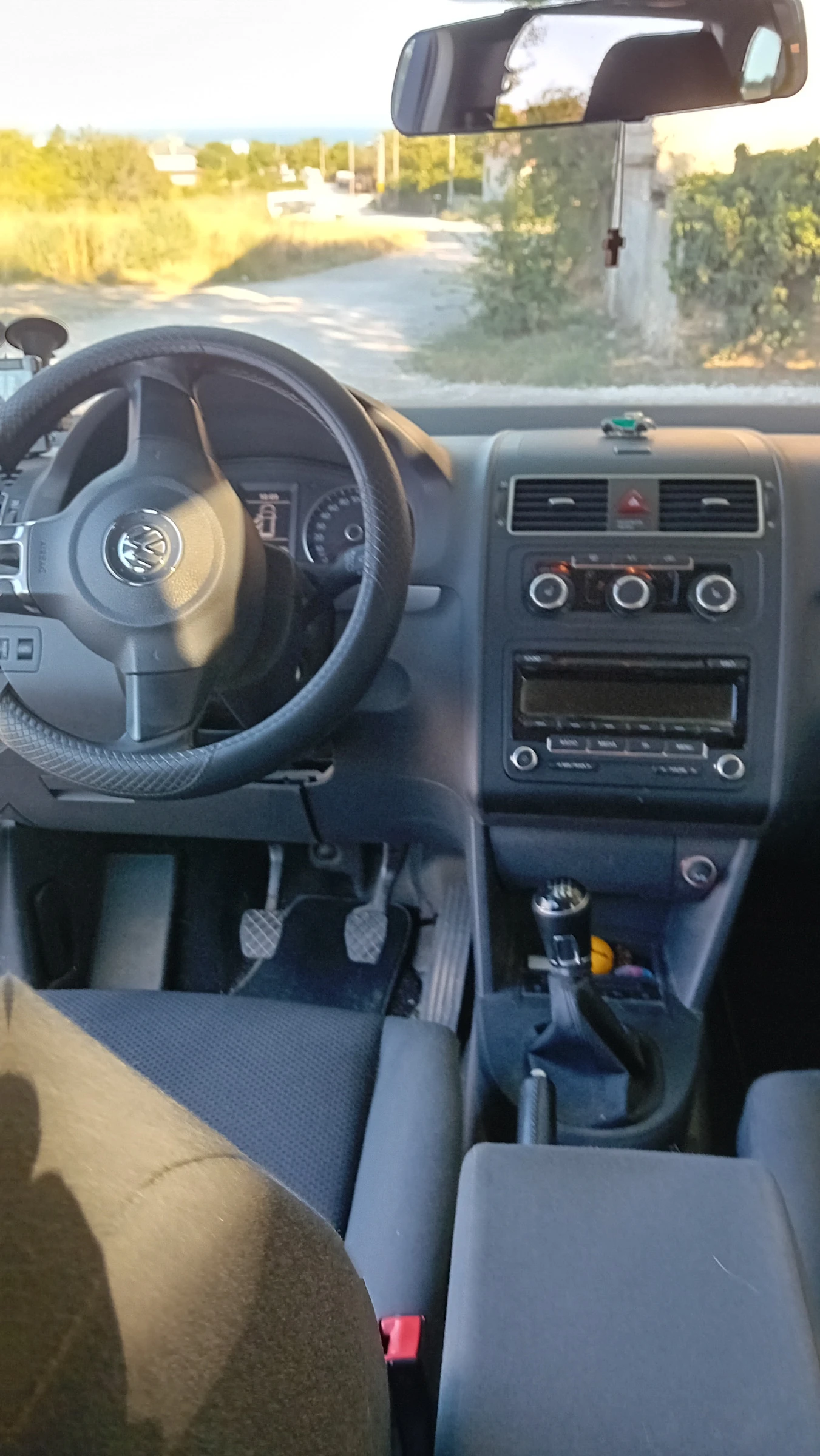 VW Touran, снимка 13 - Автомобили и джипове - 53293954