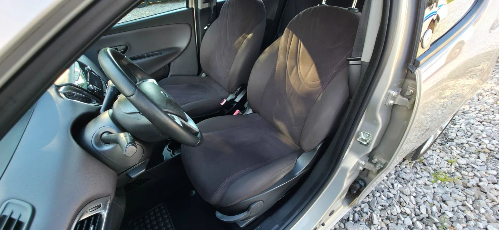 Lancia Ypsilon 1.2i 70k.c EURO 5B ITALIA  - изображение 10
