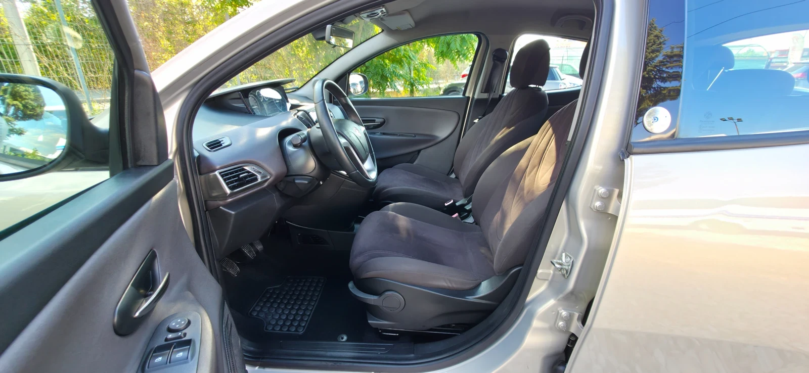 Lancia Ypsilon 1.2i 70k.c EURO 5B ITALIA  - изображение 7