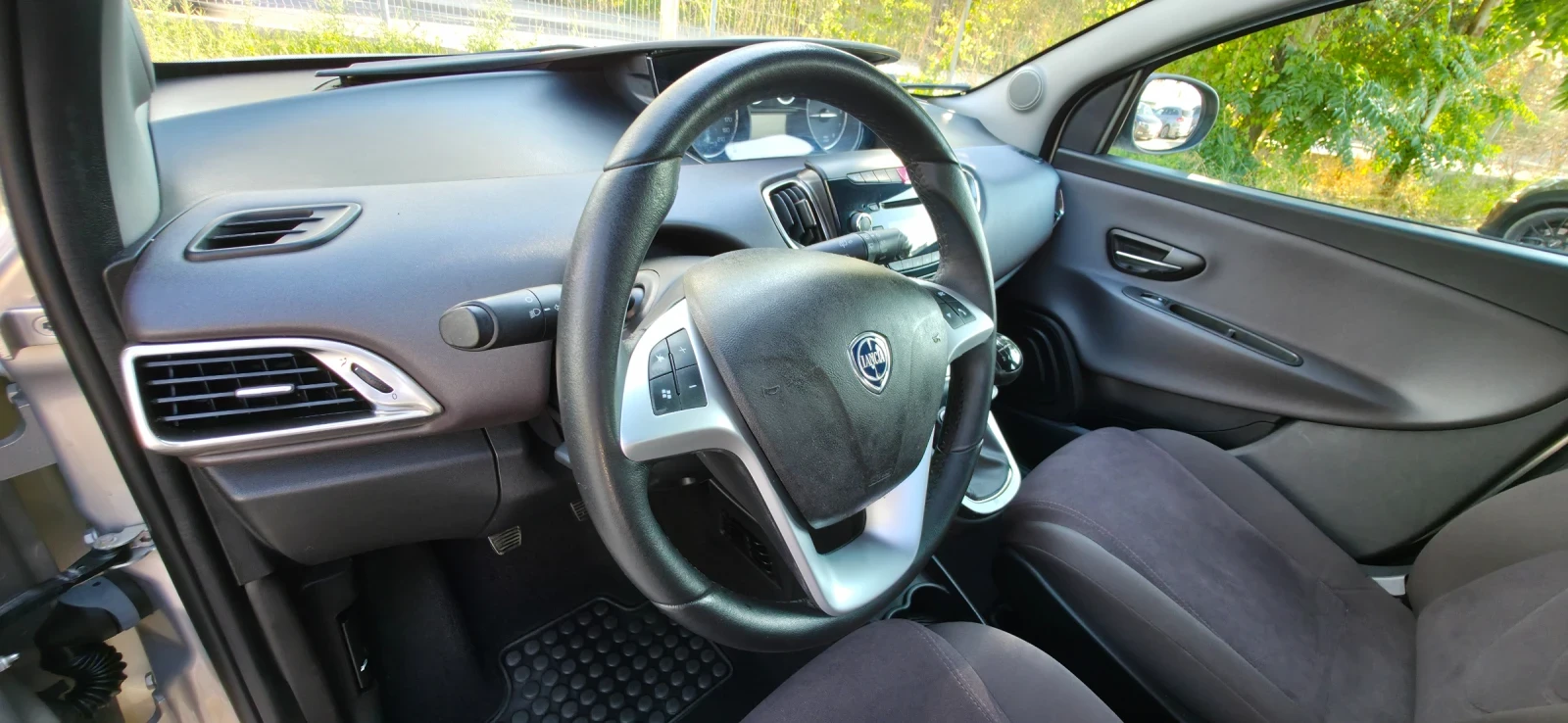 Lancia Ypsilon 1.2i 70k.c EURO 5B ITALIA  - изображение 8