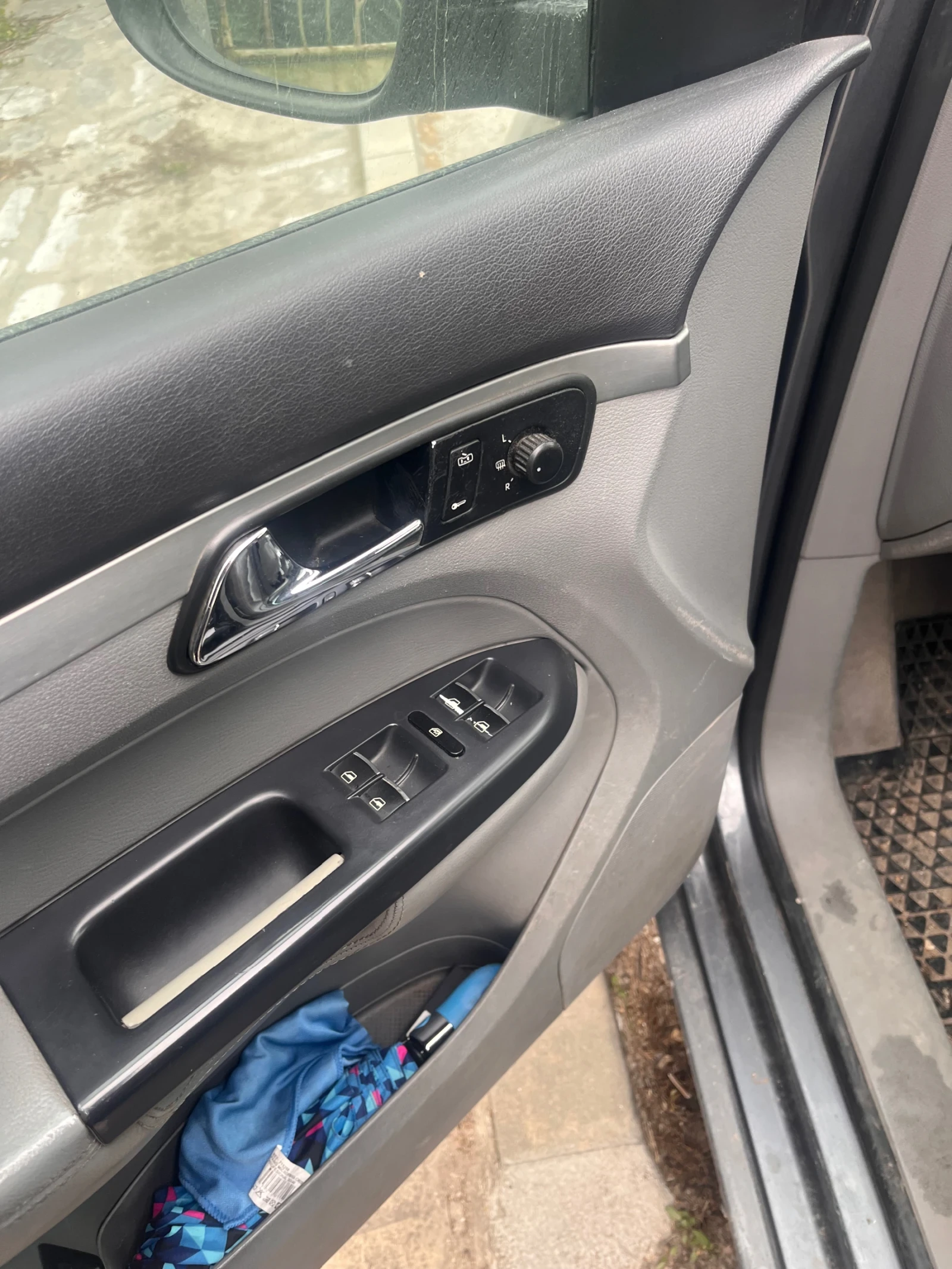 VW Touran, снимка 8 - Автомобили и джипове - 53969957