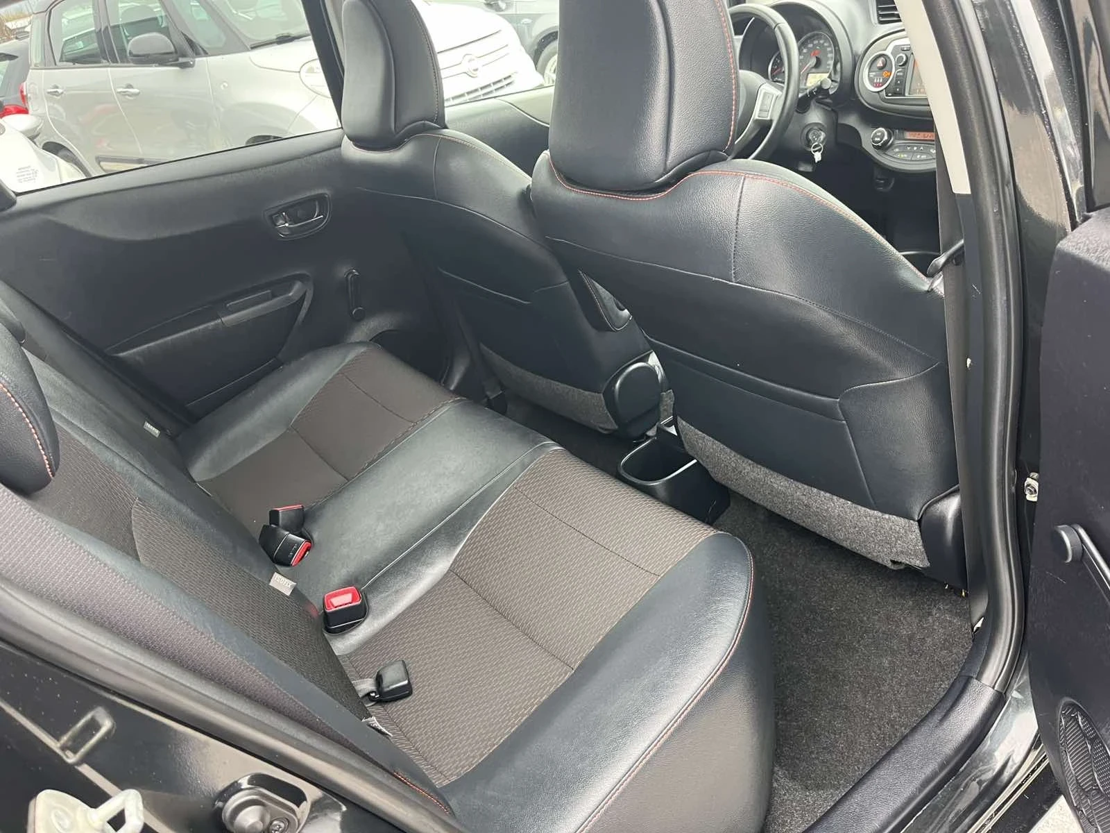 Toyota Yaris, снимка 5 - Автомобили и джипове - 54059307