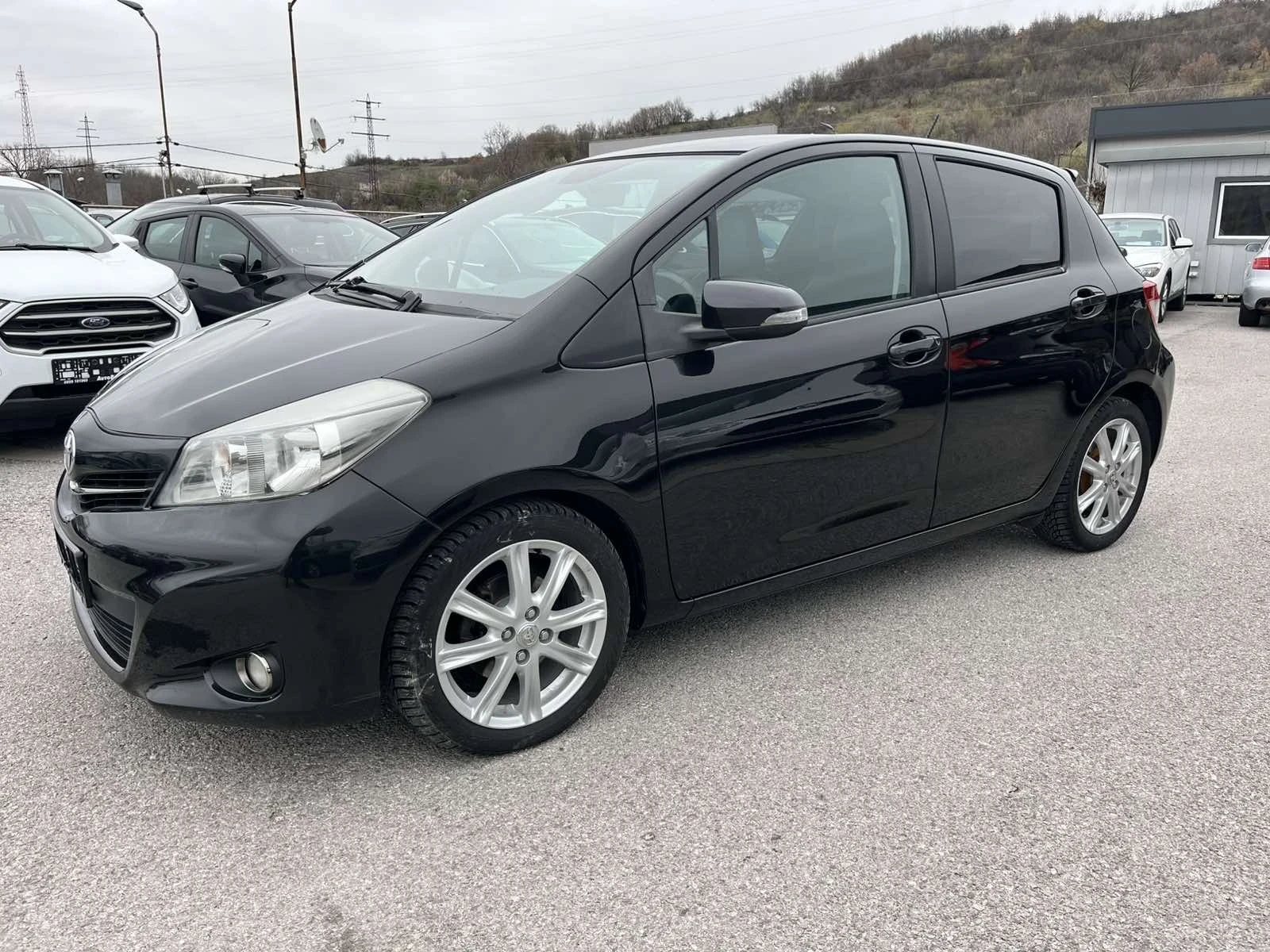 Toyota Yaris, снимка 2 - Автомобили и джипове - 54059307