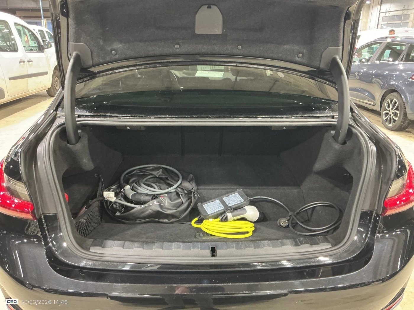 BMW 330 e Lounge, снимка 12 - Автомобили и джипове - 54149867