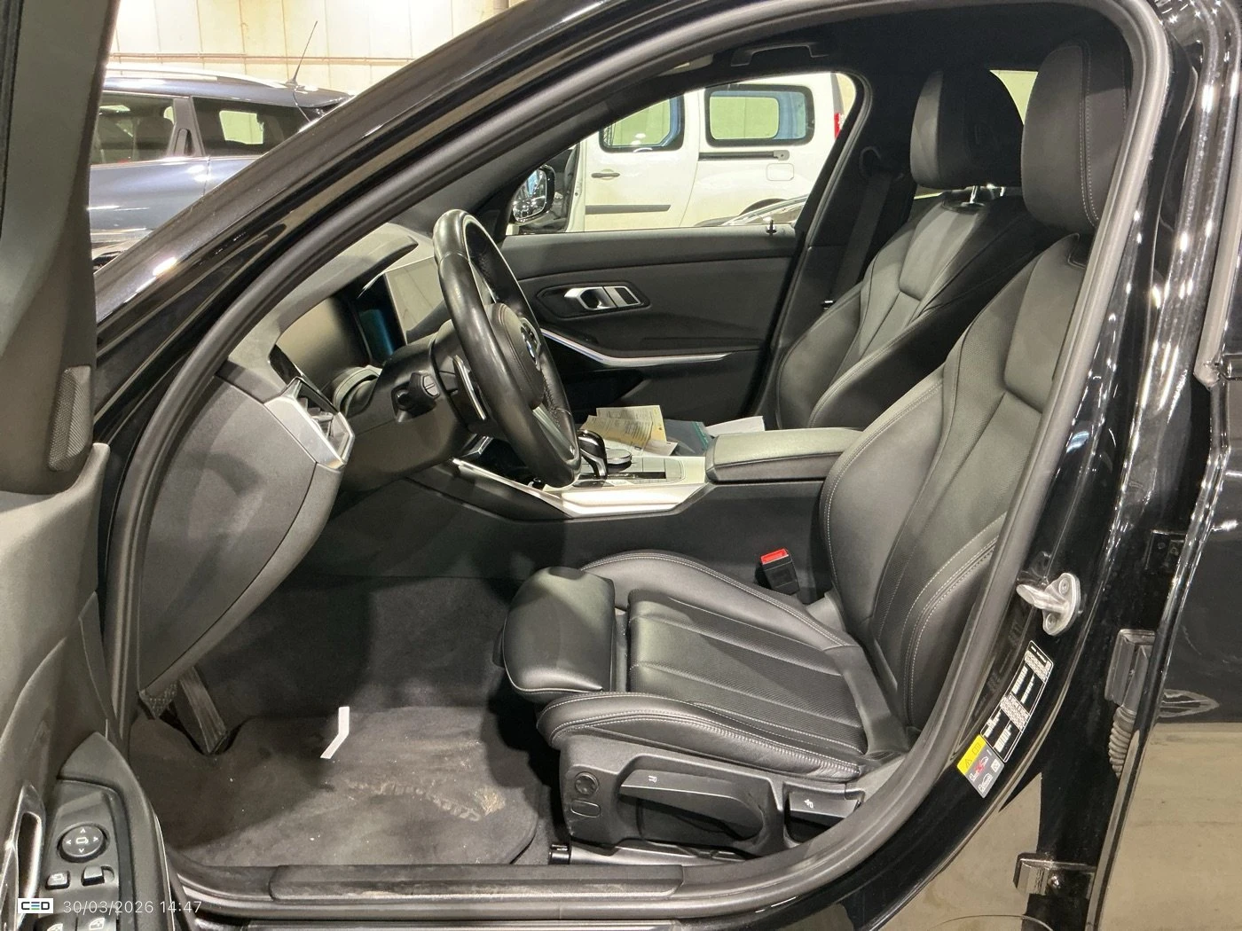 BMW 330 e Lounge, снимка 10 - Автомобили и джипове - 54149867