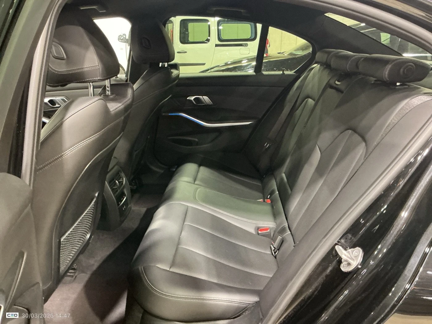 BMW 330 e Lounge, снимка 11 - Автомобили и джипове - 54149867