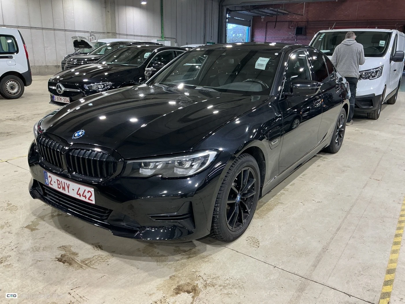 BMW 330 e Lounge, снимка 8 - Автомобили и джипове - 54149867