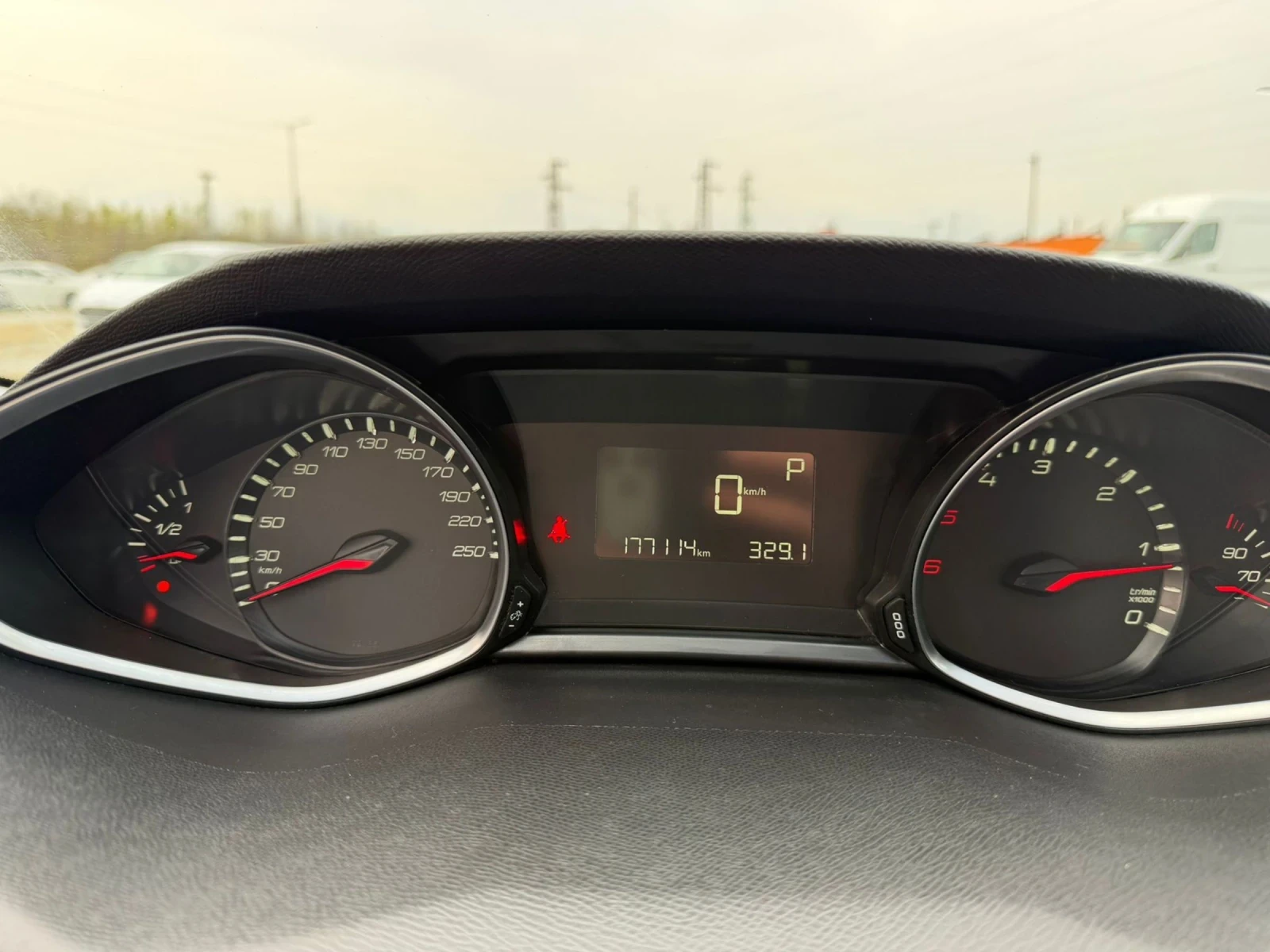 Peugeot 308 1.6 HDI - АВТОМАТИК, снимка 13 - Автомобили и джипове - 54192064