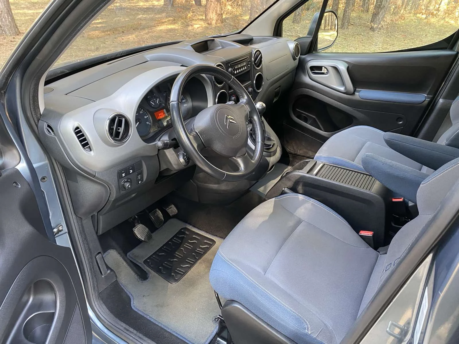 Peugeot Partner 1.6HDI 5+ 1 Места, снимка 11 - Автомобили и джипове - 54269613