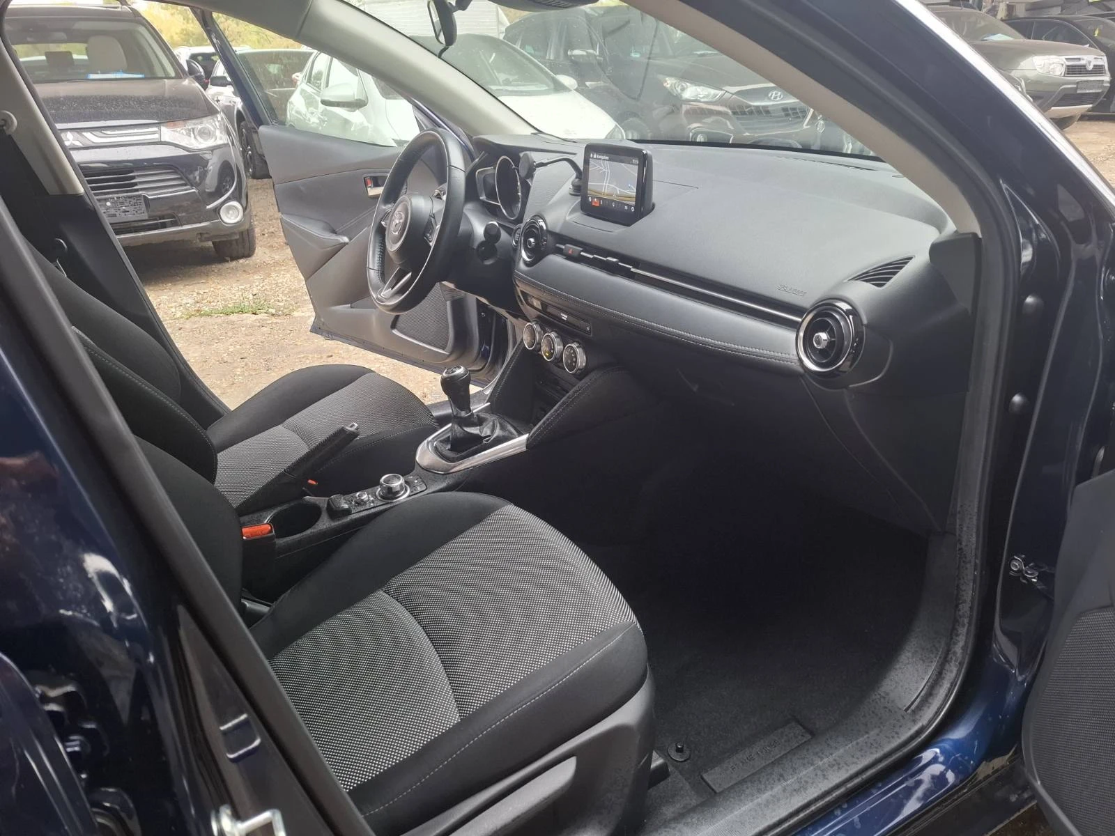 Mazda 2 Skyactiv, снимка 8 - Автомобили и джипове - 56494943