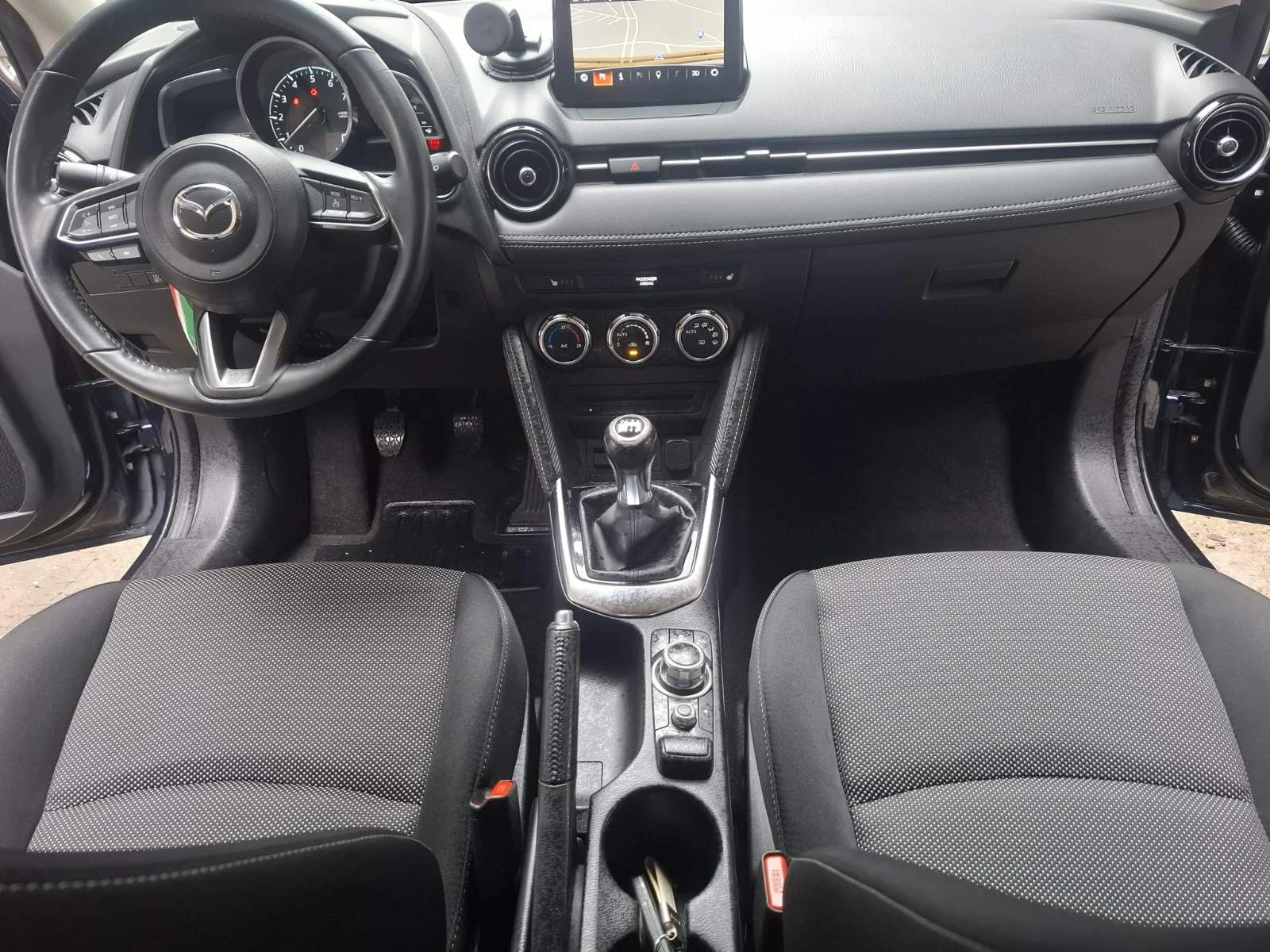 Mazda 2 Skyactiv, снимка 11 - Автомобили и джипове - 56494943