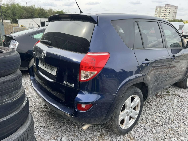 Toyota Rav4 2.2, снимка 3 - Автомобили и джипове - 47325272