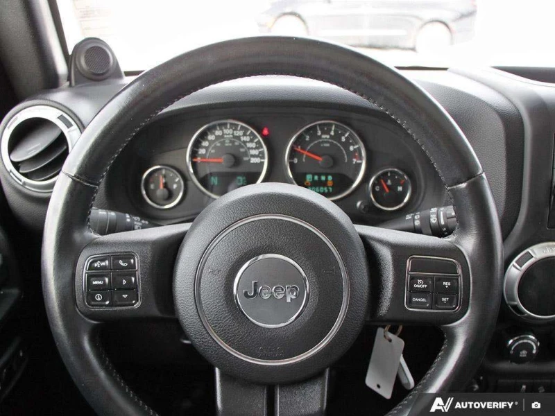 Jeep Wrangler * Sahara * CARFAX * ЦЕНА ДО БГ, снимка 14 - Автомобили и джипове - 53335977