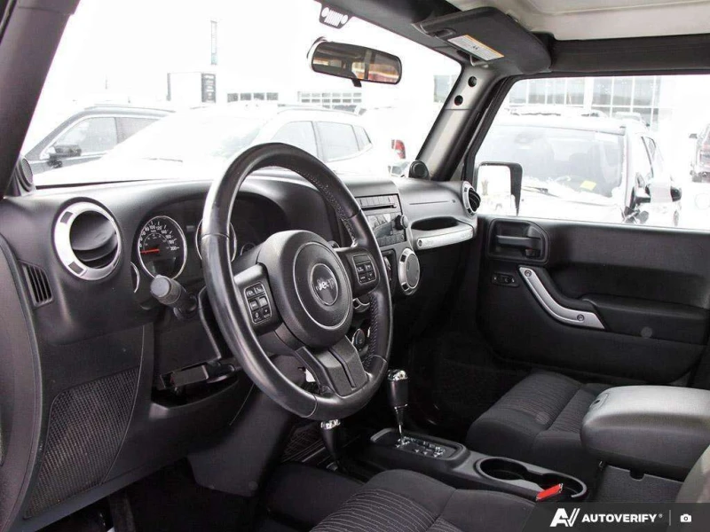 Jeep Wrangler * Sahara * CARFAX * ЦЕНА ДО БГ, снимка 13 - Автомобили и джипове - 53335977