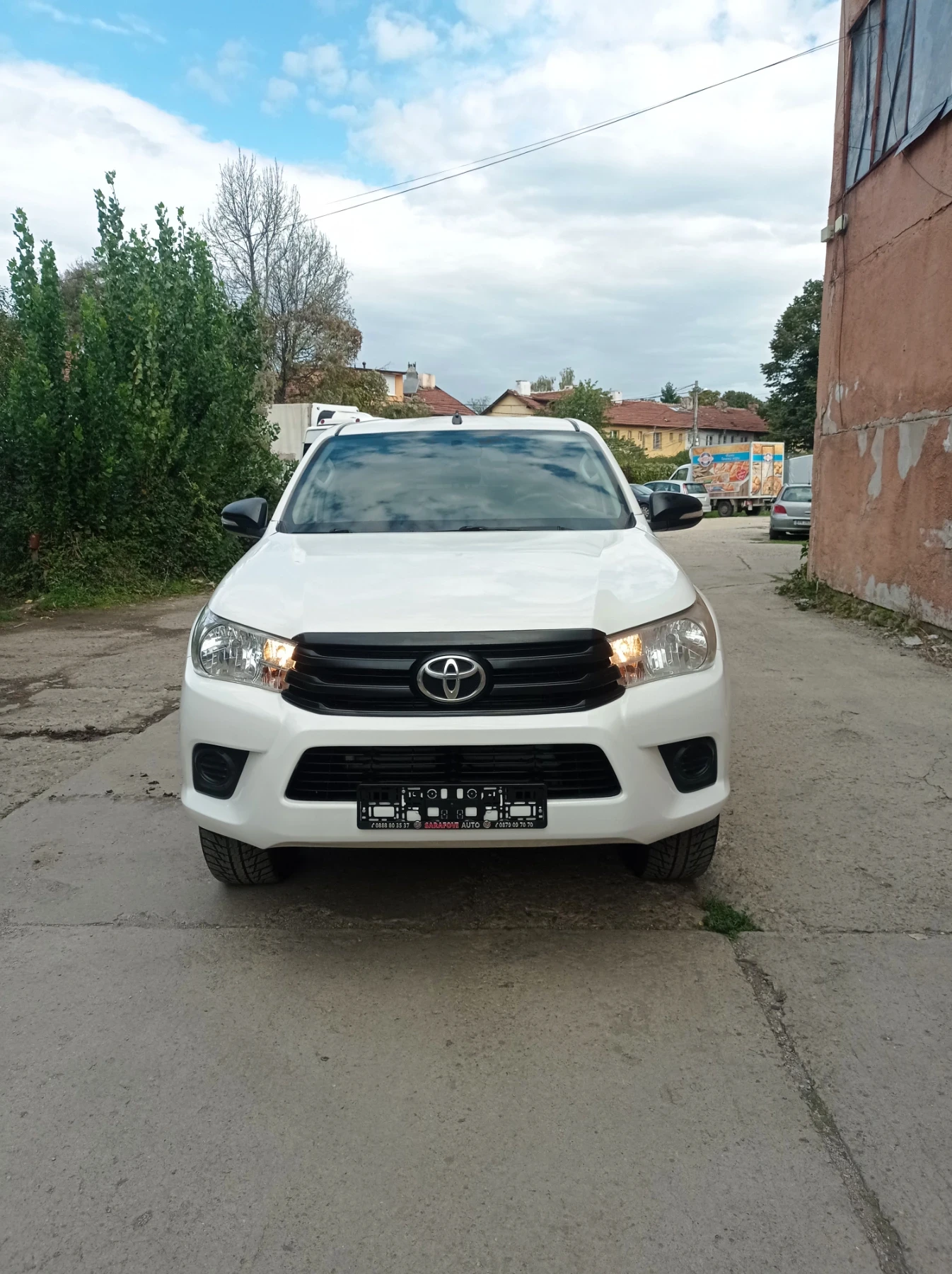 Toyota Hilux 2.4D4D - изображение 2