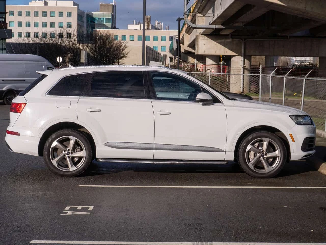Audi Q7 55TFSI S-Line * Фиксирана цена до БГ * CARFAX * , снимка 8 - Автомобили и джипове - 54595380