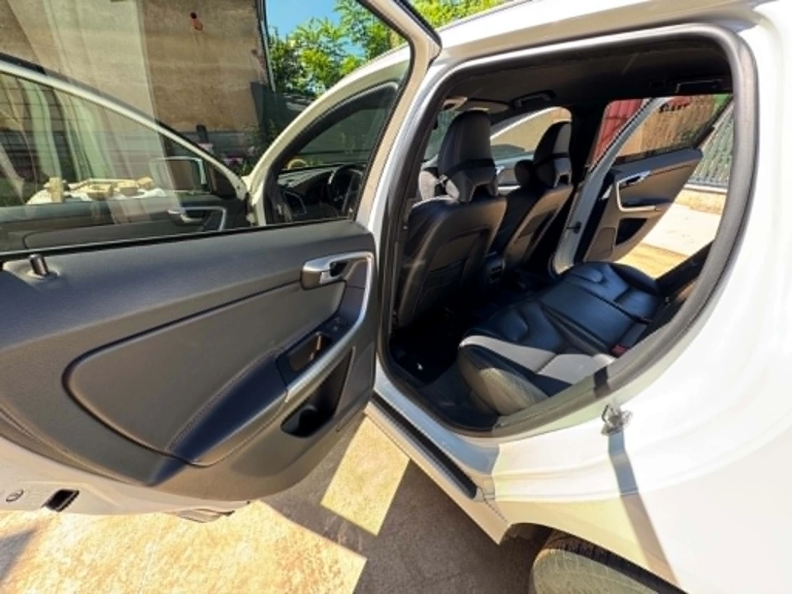 Volvo XC60 D3 FWD, снимка 6 - Автомобили и джипове - 54734020