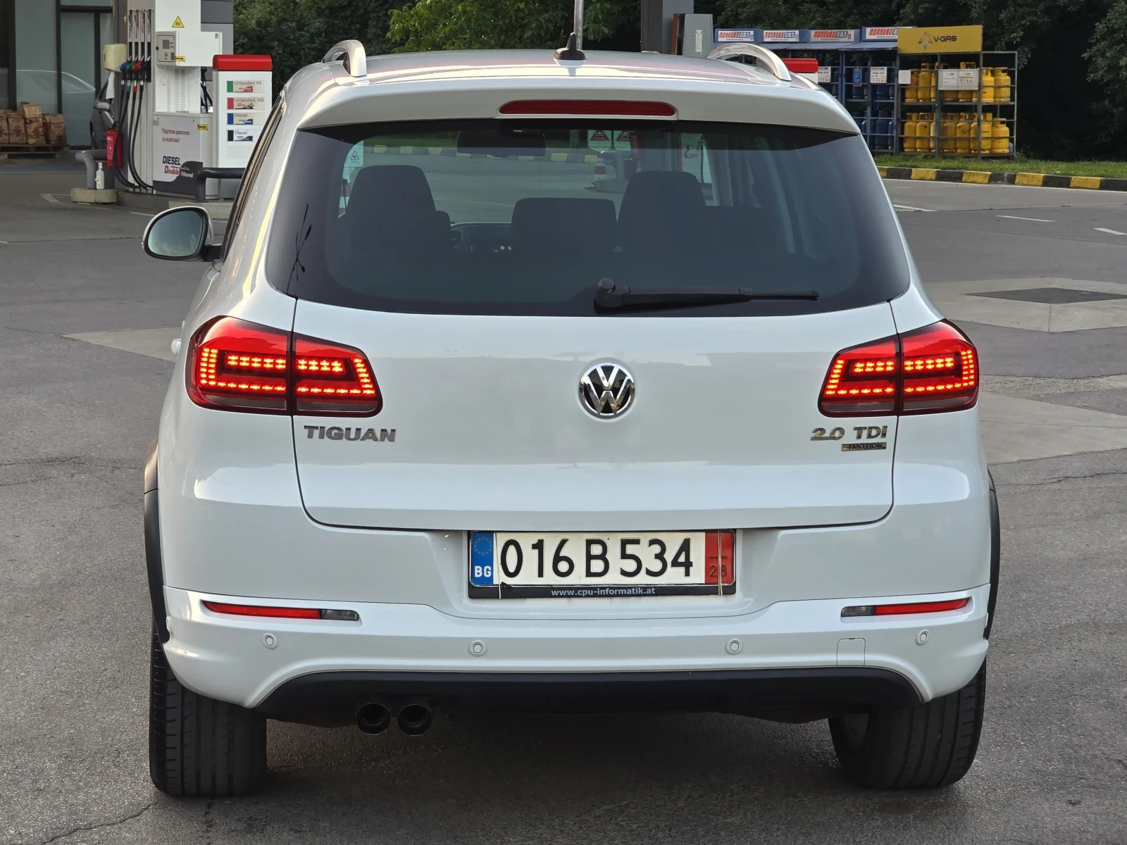 VW Tiguan Топ състояние само на 174 км. Реални. , снимка 6 - Автомобили и джипове - 55093513
