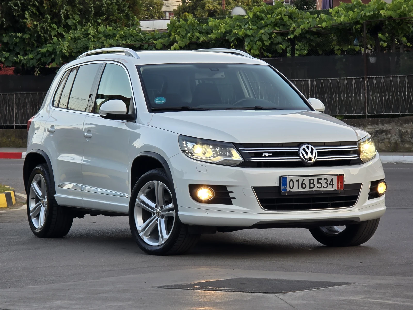VW Tiguan Топ състояние само на 174 км. Реални. , снимка 2 - Автомобили и джипове - 55093513