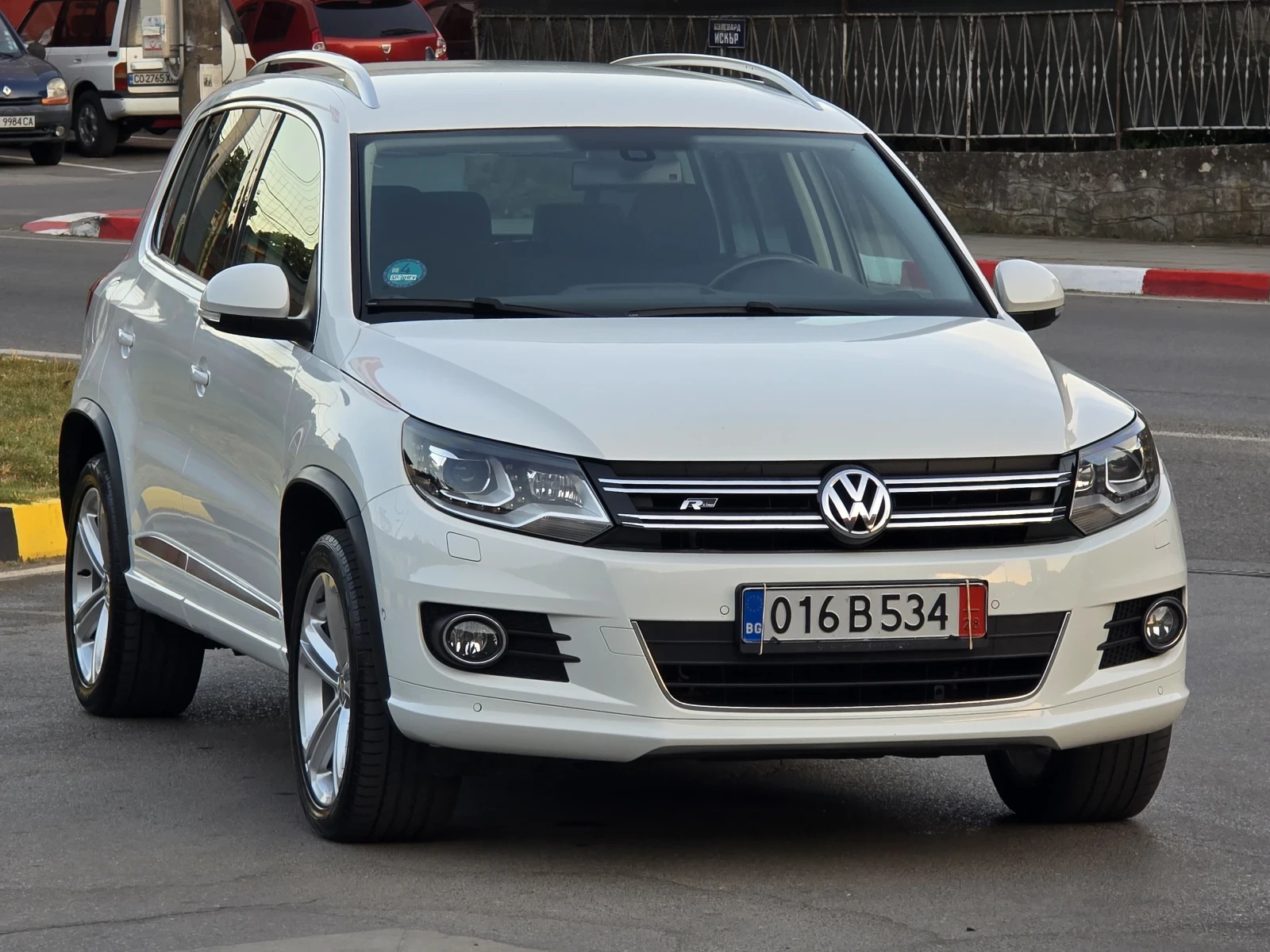 VW Tiguan Топ състояние само на 174 км. Реални. , снимка 5 - Автомобили и джипове - 55093513