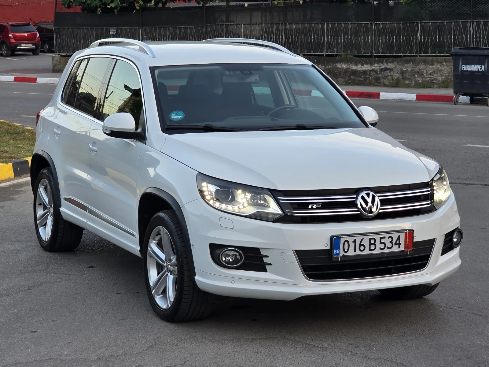 VW Tiguan Топ състояние само на 174 км. Реални. , снимка 8 - Автомобили и джипове - 55093513