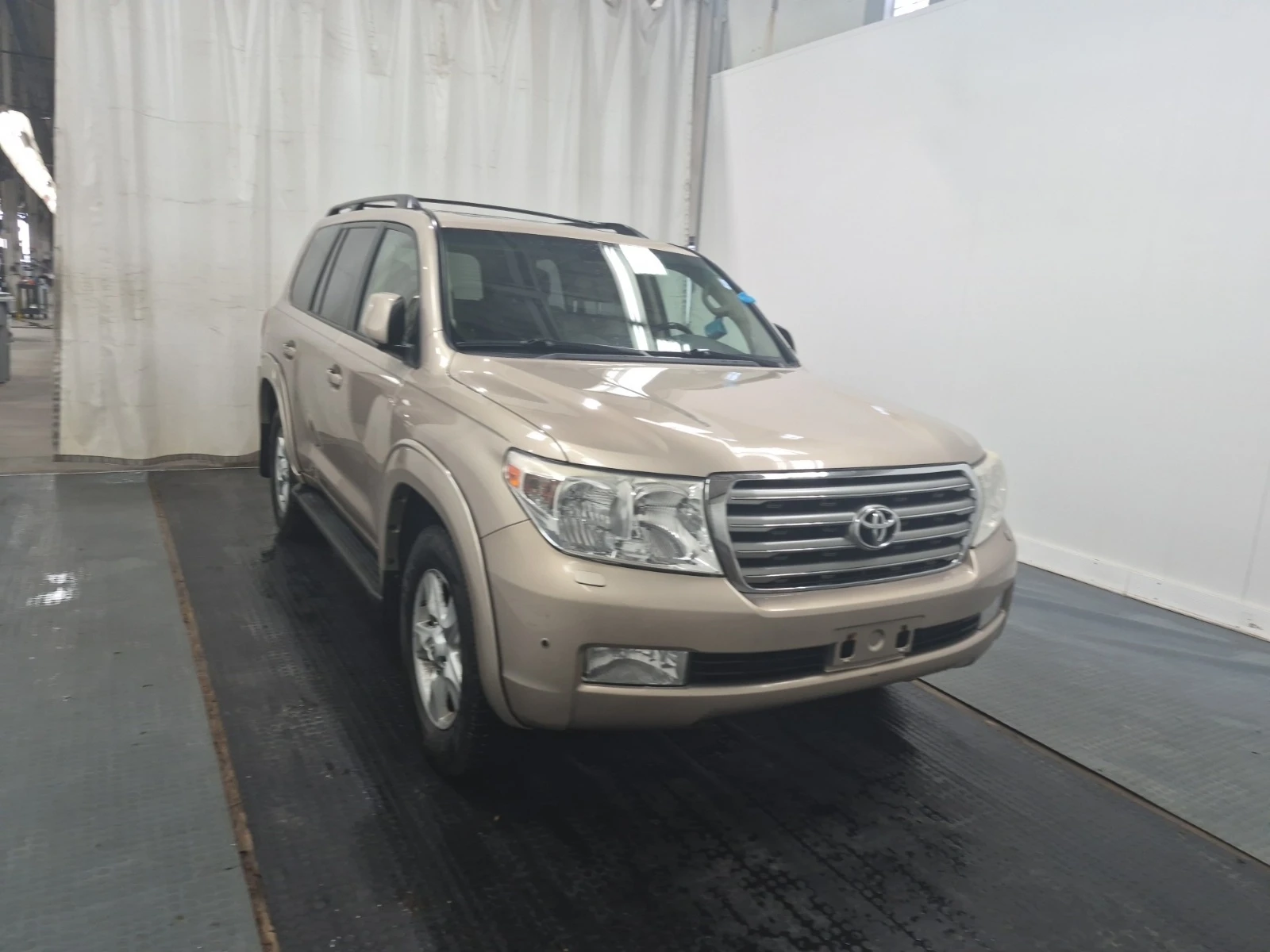 Toyota Land cruiser 5.7 V8 * * 7 МЕСТЕН * * CARFAX * * АВТО КРЕДИТ * *, снимка 3 - Автомобили и джипове - 55239832
