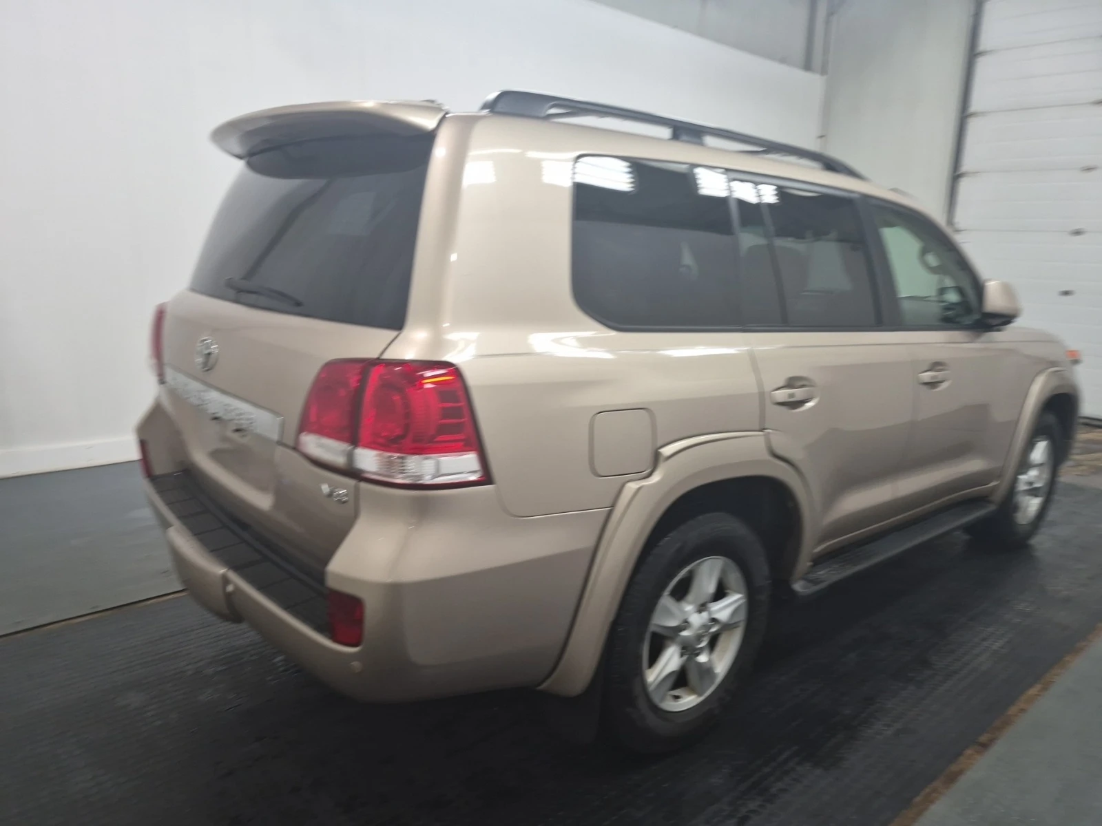 Toyota Land cruiser 5.7 V8 * * 7 МЕСТЕН * * CARFAX * * АВТО КРЕДИТ * *, снимка 4 - Автомобили и джипове - 55239832