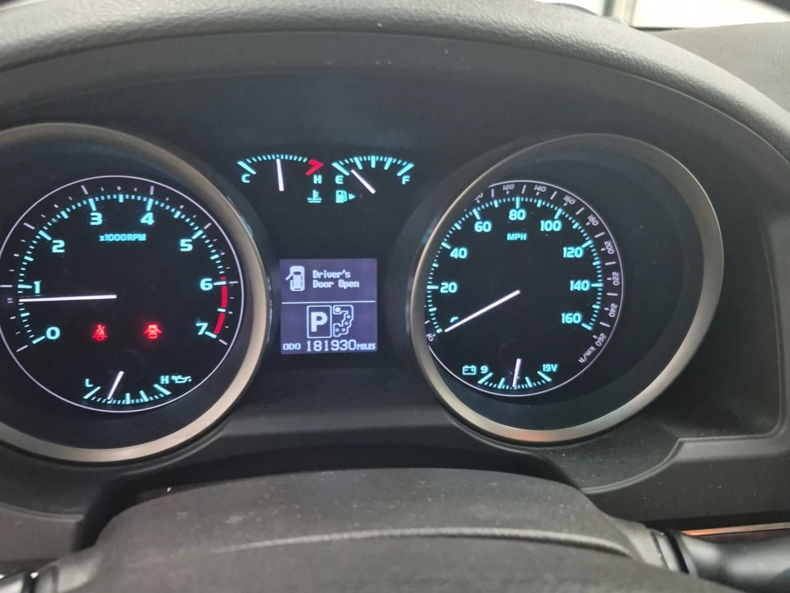 Toyota Land cruiser 5.7 V8 * * 7 МЕСТЕН * * CARFAX * * АВТО КРЕДИТ * *, снимка 9 - Автомобили и джипове - 55239832