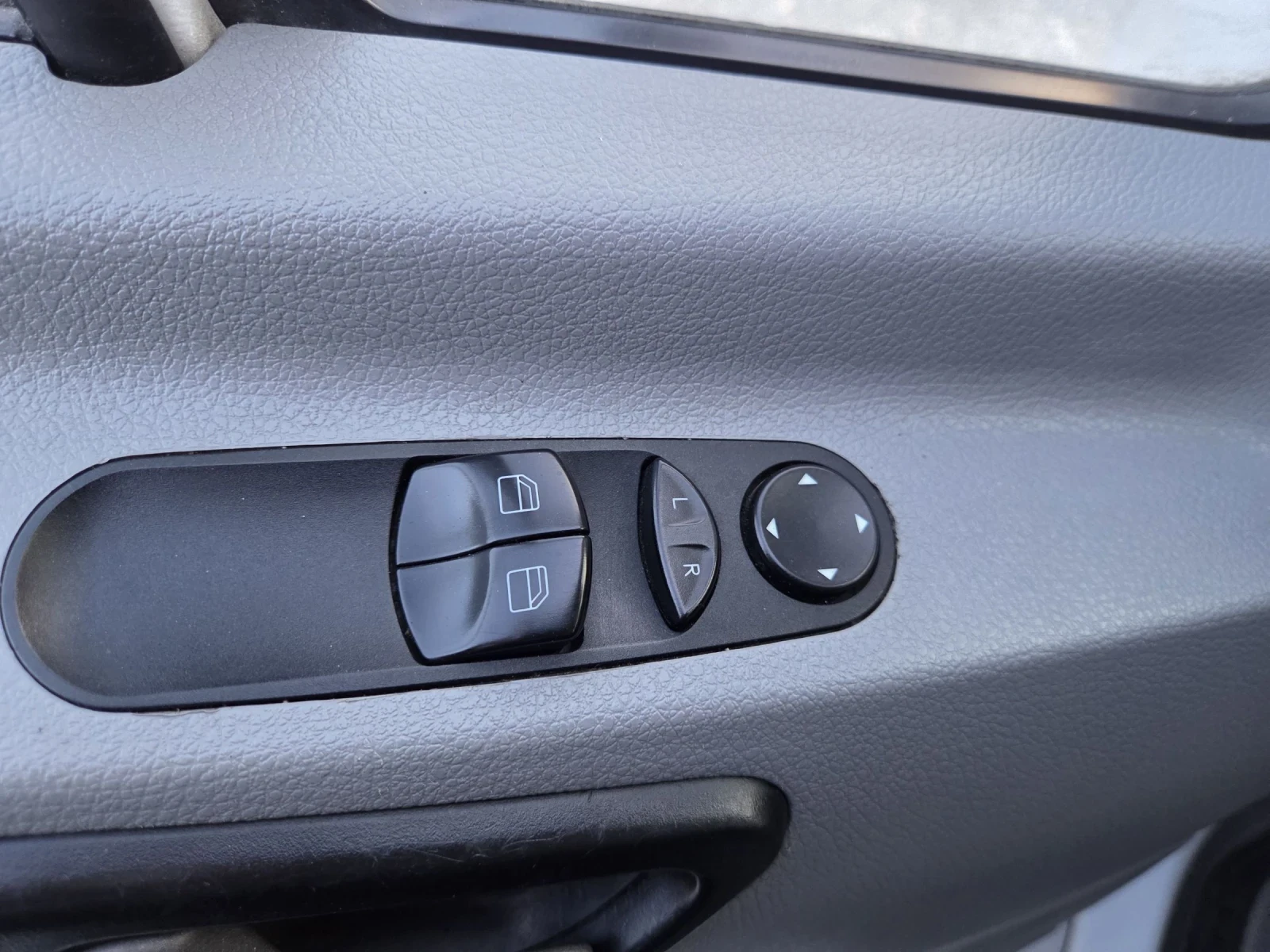 Mercedes-Benz Sprinter 513 CDI, Клима, Падащ борд, 5 метра, До 3.5 тона, снимка 12 - Бусове и автобуси - 53952294