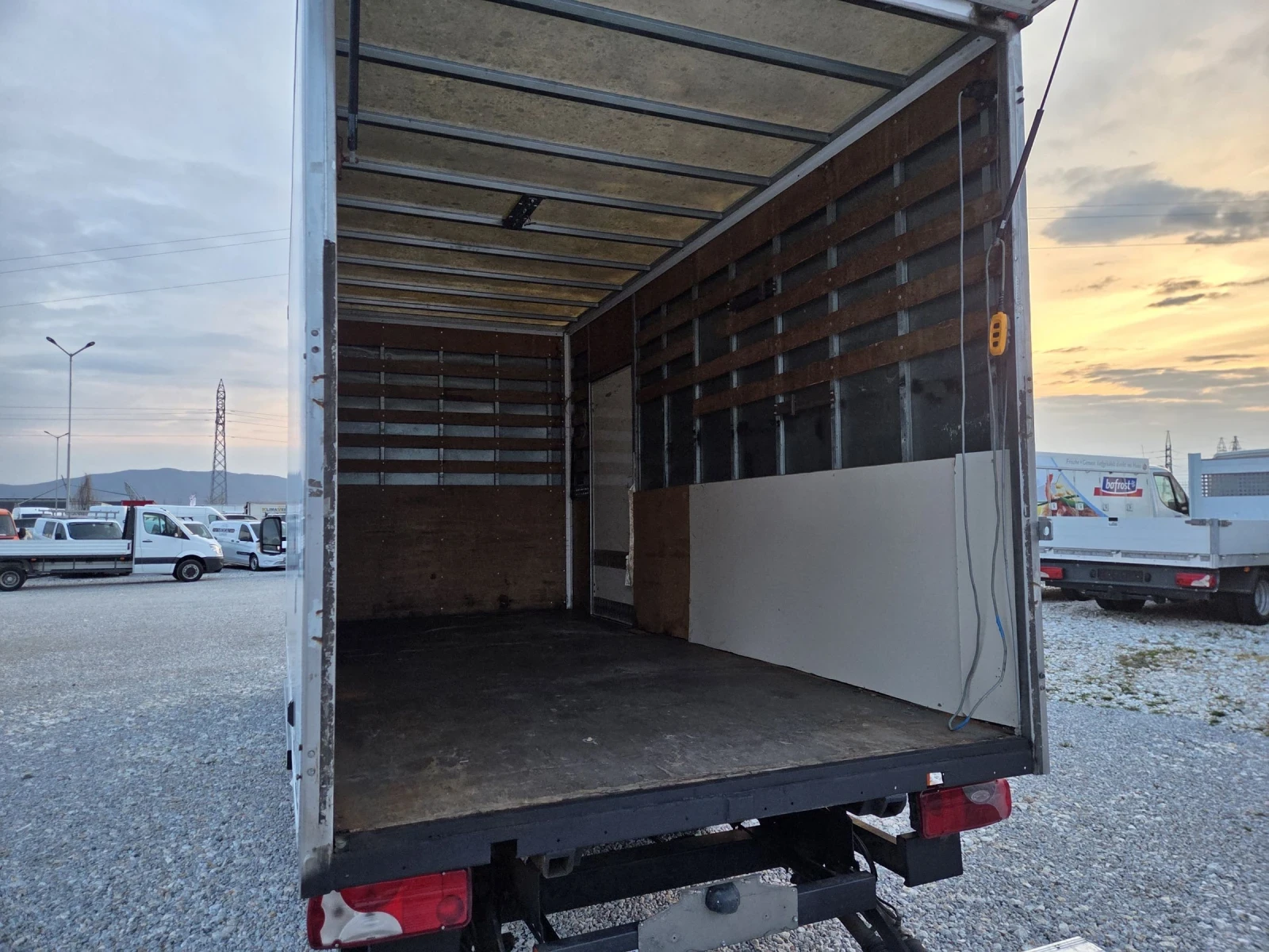 Mercedes-Benz Sprinter 513 CDI, Клима, Падащ борд, 5 метра, До 3.5 тона, снимка 14 - Бусове и автобуси - 53952294