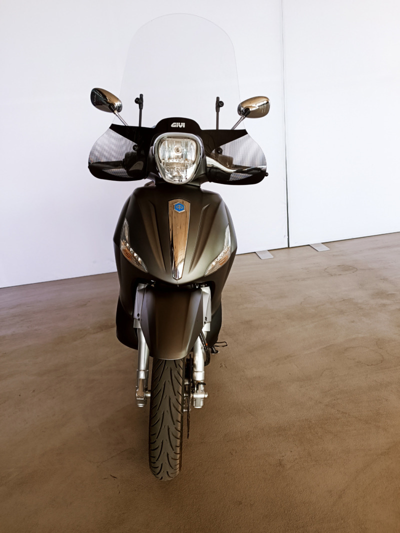 Piaggio Beverly 300 ABS/ASR 13900км 2019г , снимка 5 - Мотоциклети и мототехника - 45294601