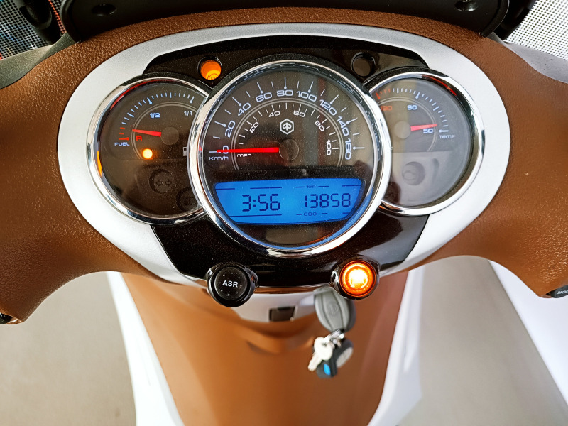 Piaggio Beverly 300 ABS/ASR 13900км 2019г , снимка 16 - Мотоциклети и мототехника - 45294601