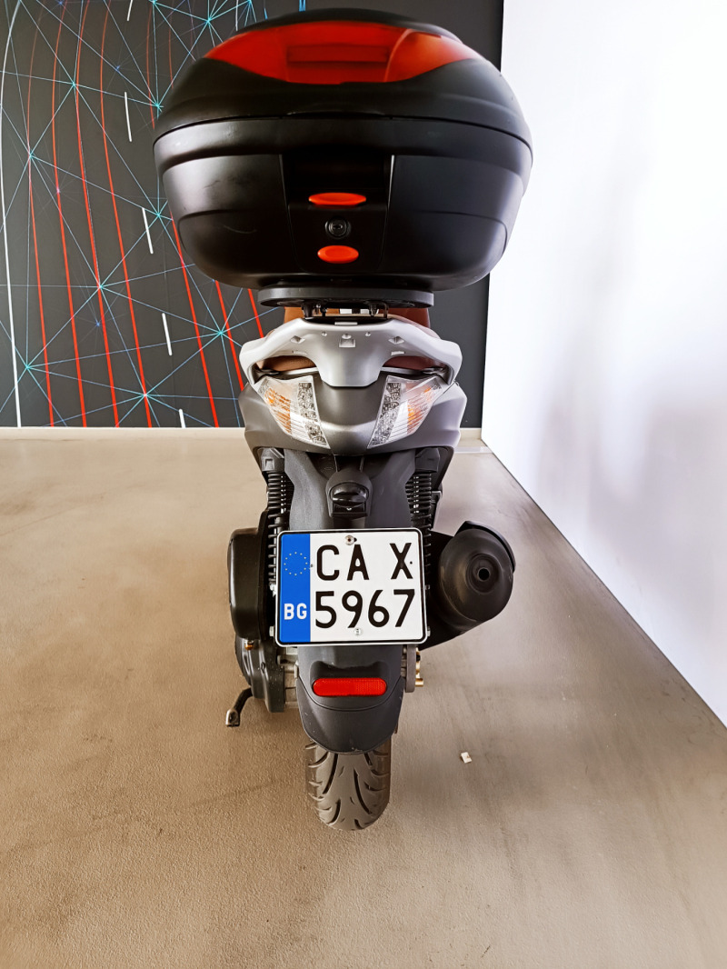 Piaggio Beverly 300 ABS/ASR 13900км 2019г , снимка 11 - Мотоциклети и мототехника - 45294601